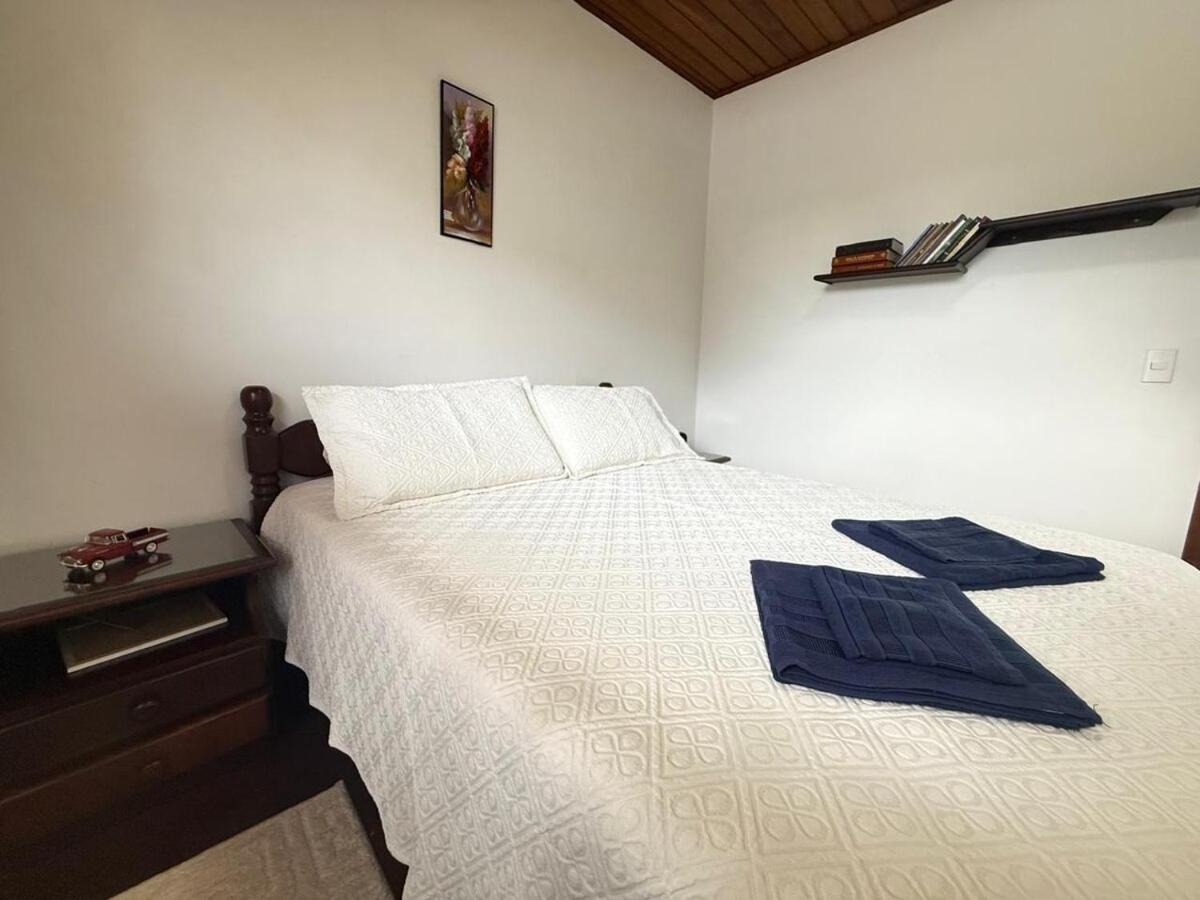 Casa de férias Casa Com Lareira E Churrasqueira 15 Min Do Centrinho Campos do Jordão