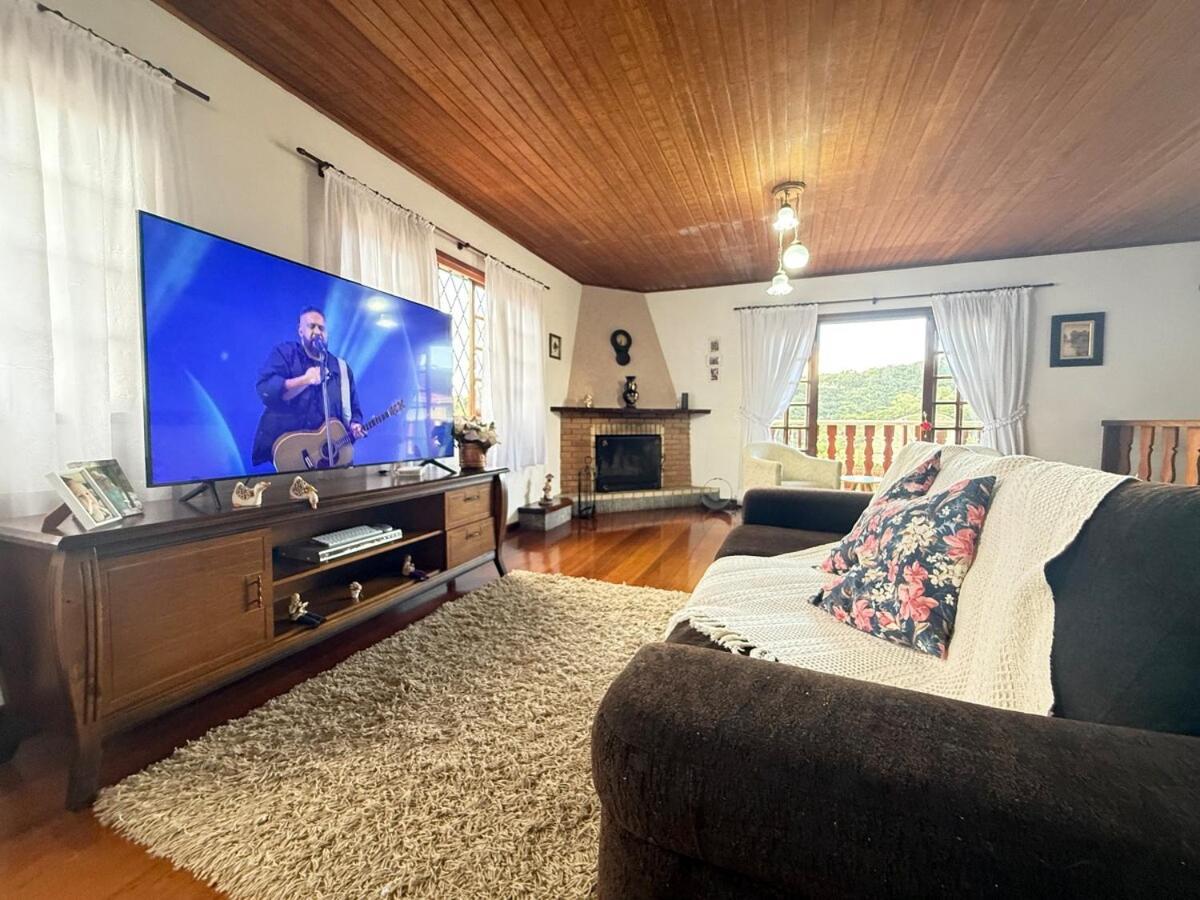 Casa Com Lareira E Churrasqueira 15 Min Do Centrinho Casa de férias Campos do Jordão