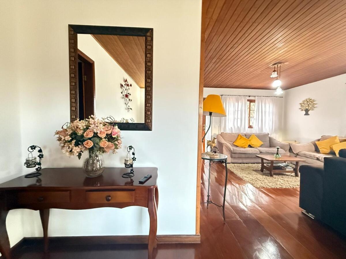 Casa de férias Casa Com Lareira E Churrasqueira 15 Min Do Centrinho Campos do Jordão